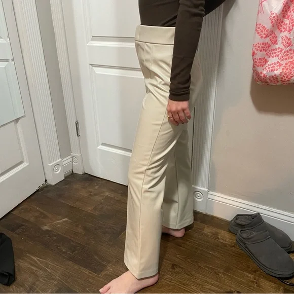 ZARA LEATHER TROUSER 🕊 - Picture 3 of 3